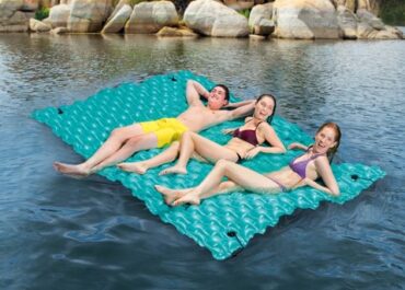 Intex floating mat